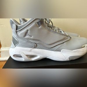 New Men’s Jordan max aura 4  size 10.5